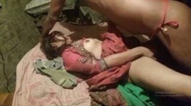 गरीब पति ने चोदी अपनी खुबसूरत साड़ी वाली बीवी
