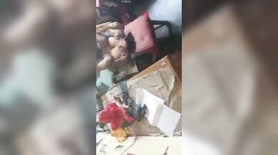 कपडे सिलवाने आई रंडी ऑन्टी चुदी जवान दर्जी के साथ