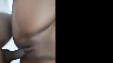 आंखें मूंदकर चुदाई का अनुभव करती क्यूट वाइफ