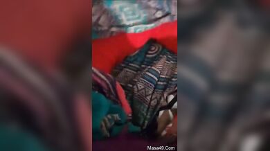 शर्मीली साड़ी वाली बीवी की चूत खोलकर दिखाई