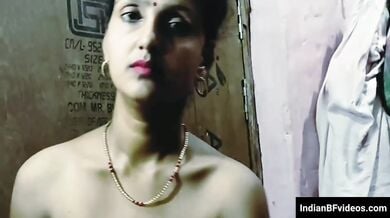 गाँव की स्लिम भाभी अपने बडे बूब्स को दबाते हुए खुद ही चूस रही है