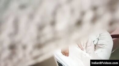 बड़ी दीदी को ओन्ली फैंस के लिए वीडियो बनाते हुए चुपके से देखा