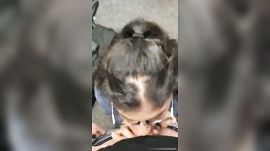 सेक्सी चश्मिश लड़की ने लंड चूसा