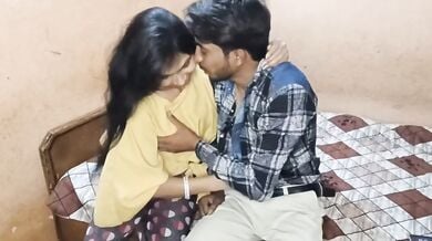 पति के झांट साफ कर चुदी गाँव की पत्नी