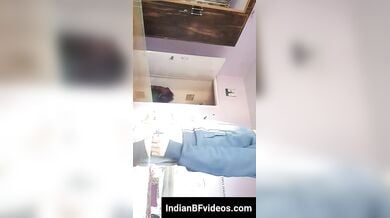 कामवाली के सामने लंड को मुठ मारता ठरकी लड़का