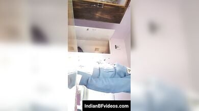 कामवाली के सामने लंड को मुठ मारता ठरकी लड़का