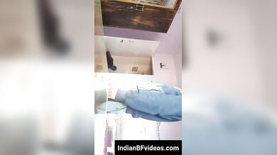 कामवाली के सामने लंड को मुठ मारता ठरकी लड़का