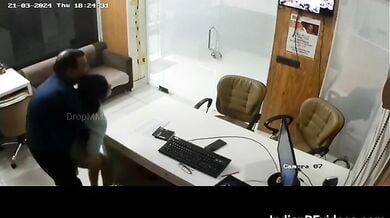 अपनी सेक्रेटरी को चोदा मैनेजर ने ऑफिस के अंदर