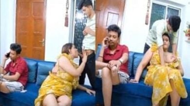 हॉर्नी इंडियन मॉम ने बेटे के मौजूदगी में चूसा उसके दोस्त का लंड