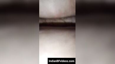 गोरी चुत वाली मोटी ऑन्टी को चोद चुत के ऊपर गिराया वीर्य