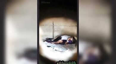 नेपाली लवर्स को चुदाई करते हुए चुपके से दिवार के छेद से देखा