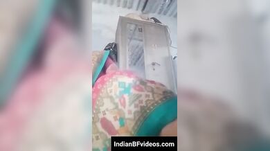 कामुक असंतुष्ट मल्लू ऑन्टी ने खोलकर दिखाई अपनी प्यासी चुत