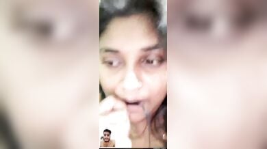 वीडियो कॉल पर बॉयफ्रेंड ने मूठ मारी, गर्लफ्रेंड ने चूत में उंगली की