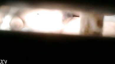 कपड़े बदलती पड़ोसी आंटी के चूत बूब्स सब देख लिए