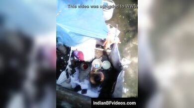 छत के ऊपर से बड़ी गांड वाली पड़ोसन को नंगी नहाते हुए देखा