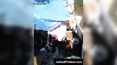 छत के ऊपर से बड़ी गांड वाली पड़ोसन को नंगी नहाते हुए देखा