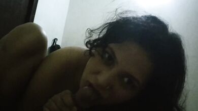 चुदाई से पहले रातको अपने पति के बडे लंड को चुस्ती पत्नी