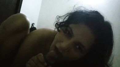 चुदाई से पहले रातको अपने पति के बडे लंड को चुस्ती पत्नी