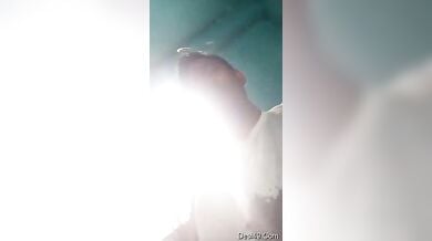 नेपाली गर्लफ्रेंड की खूबसूरत झाटों वाली गुलाबी चूत और गोरी गांड देखकर मुठ मारी