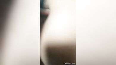 नेपाली गर्लफ्रेंड की खूबसूरत झाटों वाली गुलाबी चूत और गोरी गांड देखकर मुठ मारी