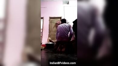 माँ बाप के आने से भाई बहन को चुदाई बिच मे रोकनी पड़ी