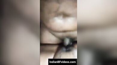 बीवी की चूत चोदकर उस पर गिराई मलाई