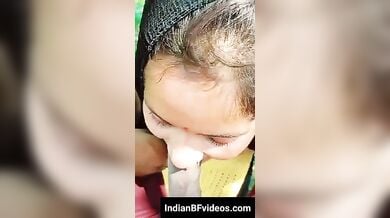 गाँव की क्यूट माल ने जंगल मे जाके दिया ब्लोजॉब