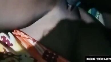 गाँव मे रहने वाले पति पत्नी ने लिया रातमे चुदाई का मजा
