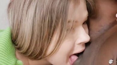 गोरी कॉलेजगर्ल के साथ सेक्स किया काले मर्द और औरत ने