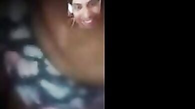 वीडियो कॉल पर बूब दिखाकर बॉयफ्रेंड को मूठ मारने लगाया