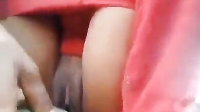 तेज धार मूतने के बाद लड़की ने चूत में डाल खीरा