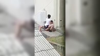 लवर्स को चोरी छिपे सेक्स करते हुए चुपके से फिल्माया