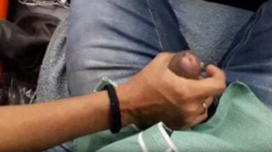 देसी लवर भाभी ने कार में लंड हिला दिया