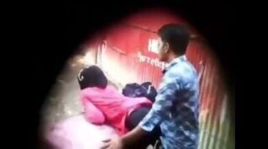 हिजाबी गर्लफ्रेंड की लेगिंग में छेद कर उसकी चूत चोदता बॉयफ्रेंड (हिडेन कैम)