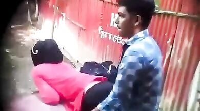 हिजाबी गर्लफ्रेंड की लेगिंग में छेद कर उसकी चूत चोदता बॉयफ्रेंड (हिडेन कैम)