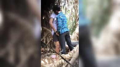 मल्लू लवर ने किया समंदर किनारे के जंगल मे चुदाई