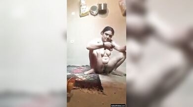 पाकिस्तानी गाँव की भाभी ने चुत मे डाली बैंगन
