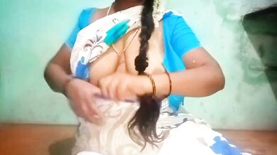 साड़ी गजरे वाली कन्नडा औरत ने ब्लाउज खोलकर दिखाई चूचियां