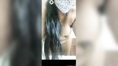 बड़ी गांड वाली मोटी साउथ इंडियन लड़की का न्यूड शो