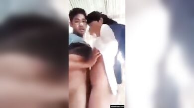 ब्यूटीफुल कॉलेज गर्ल ने यूनिफॉर्म में ही किया बॉयफ्रेंड से खड़े-खड़े सेक्स