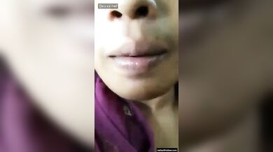 प्लास्टिक कुर्सी पर शबाना को बिठाकर उसकी चूत चोदी