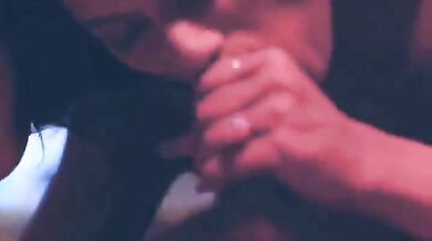 बॉयफ्रेंड की अंडरवियर उतारकर गर्लफ्रेंड ने चूसा लंड का लॉलीपॉप