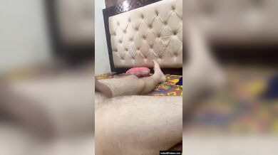 शर्मीली मंगेतर के साथ बिस्तर वाला वीडियो बनाया