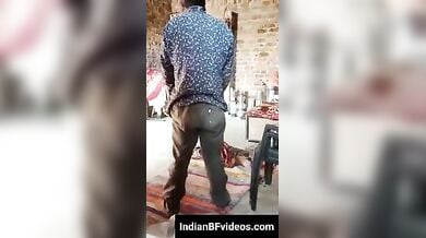गाँव वाली भाभी की लेहेंगा उठाके चोदा देवर ने