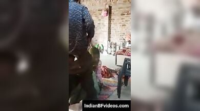 गाँव वाली भाभी की लेहेंगा उठाके चोदा देवर ने