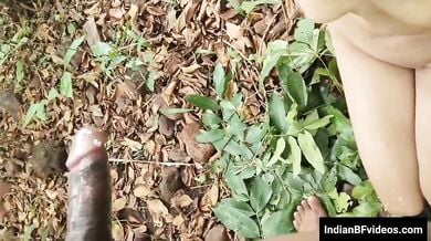 गाँव की लड़की को जंगल मे लंड चूसाके चोदा उसकी चिकनी चुत