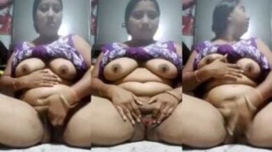 कामुक बंगाली ऑन्टी ने चुत खोल की चुत मे ऊगली