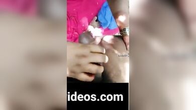 लंड पर थूककर ब्लोजॉब देती साउथ इंडियन औरत