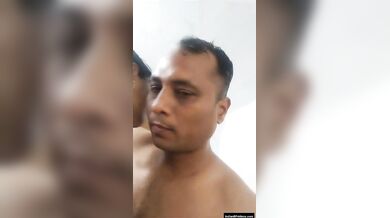 देसी हॉट कपल का बाथरूम के अंदर किया गया रोमांस वीडियो