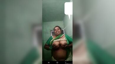 साउथ इंडियन मोटी ऑन्टी ने दिखाई अपने बडे बूब्स